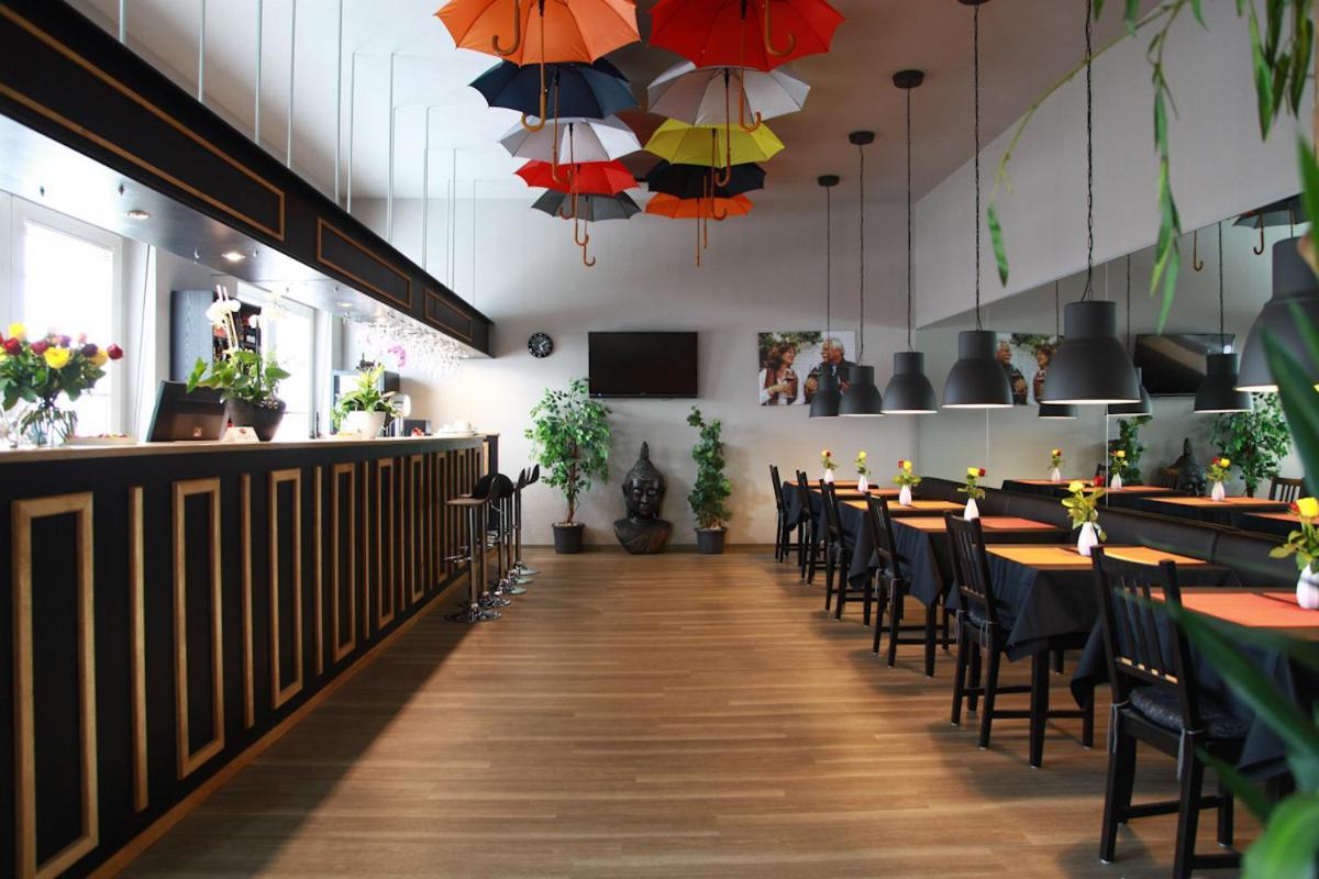 Hotel Moerser Hof ภายนอก รูปภาพ