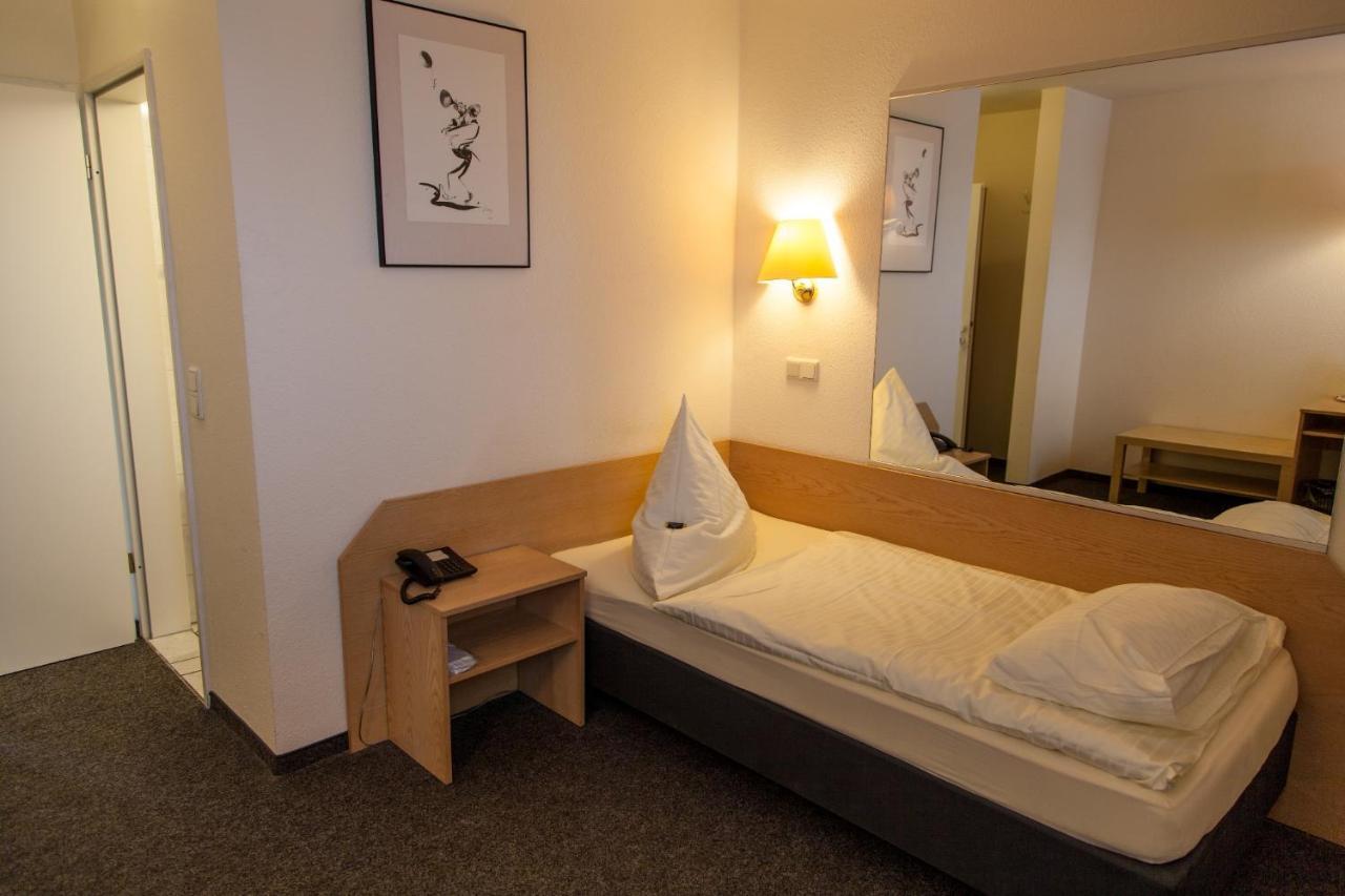Hotel Moerser Hof ภายนอก รูปภาพ